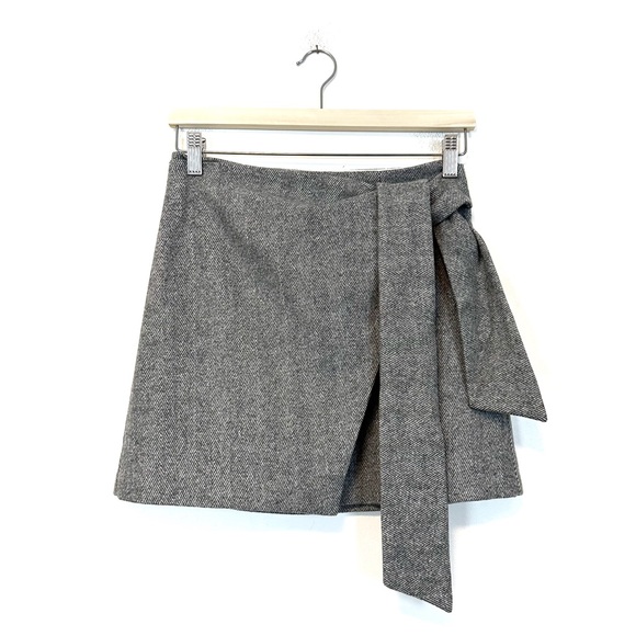 Aritzia | Wilfred | Wrap Front Skirt Grey Herringbone Size 2 Wool Cashmere - Picture 2 of 12
